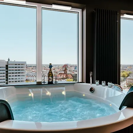 Quorum River Sauna&jacuzzi Or Sauna&terrace Centrum Breslau