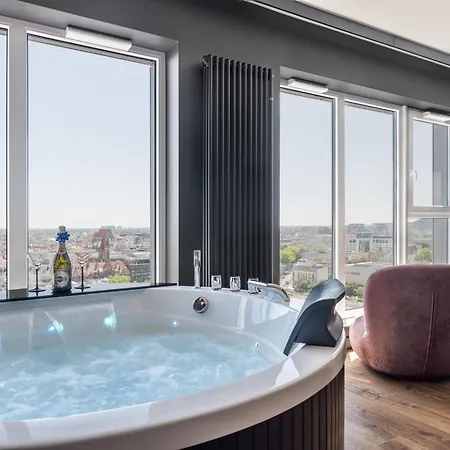 Quorum River Sauna&jacuzzi Or Sauna&terrace Centrum Breslau